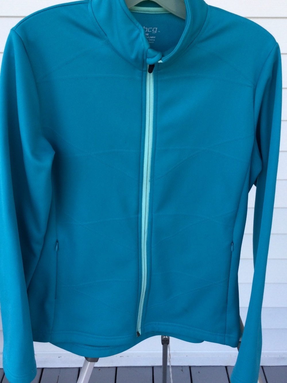 Women’ Aqua BCG Active Wear Jacket, size Medium. Full Zip